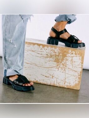 Free People Chunky Black Leather Gladiator Sandals Size 36